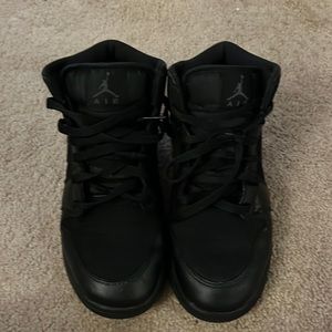 Boys Jordan’s size 6